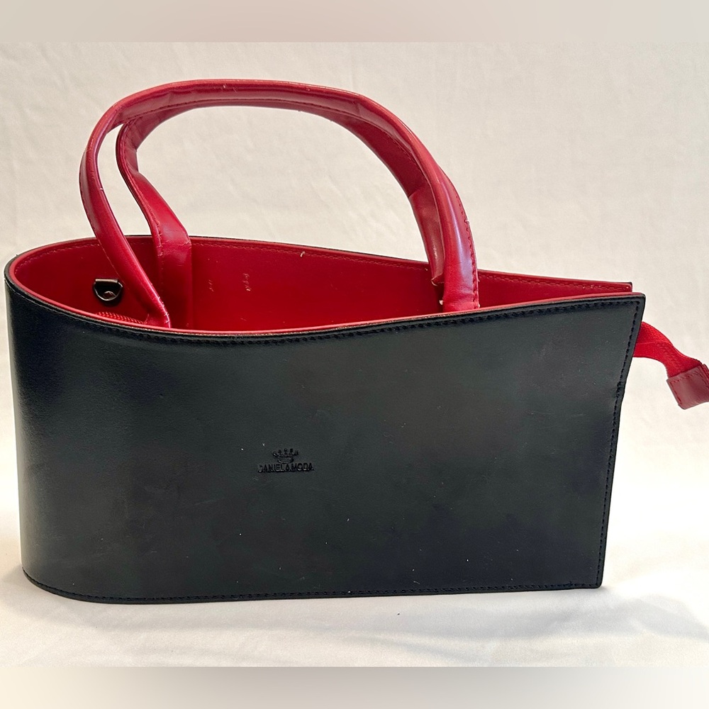 Daniella Moda Leather Purse